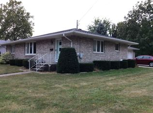 1135 N Dement Ave, Dixon, IL 61021