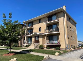 5718 106th St #2W, Chicago Ridge, IL 60415