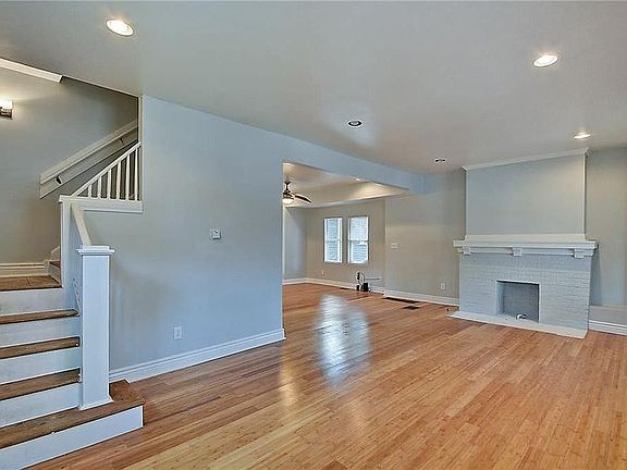 3rd image of 3033 N Park Ave