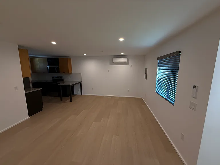 19239 Linnet St #19239 — Photo 13