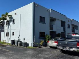 1300 W 41st St, Hialeah, FL