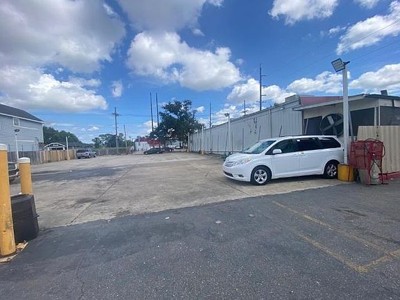 3rd image of 4208 Dale St