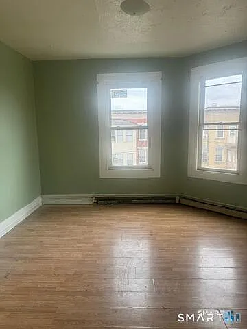 2 bed, 1.0 bath, 1946 sqft, $1,300 — Photo 4
