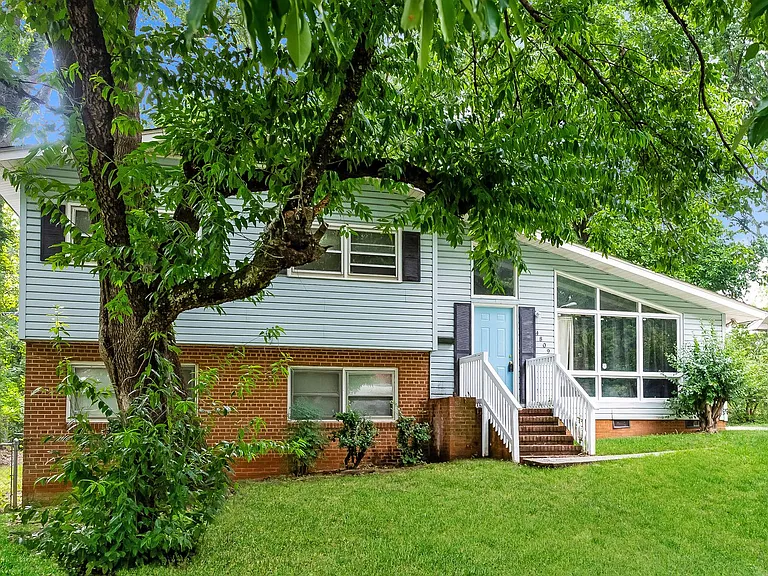 4809 Thornwood Rd — Photo 2