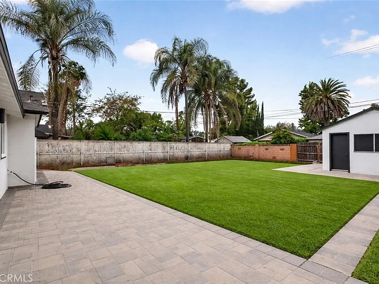 7359 Louise Ave — Photo 22