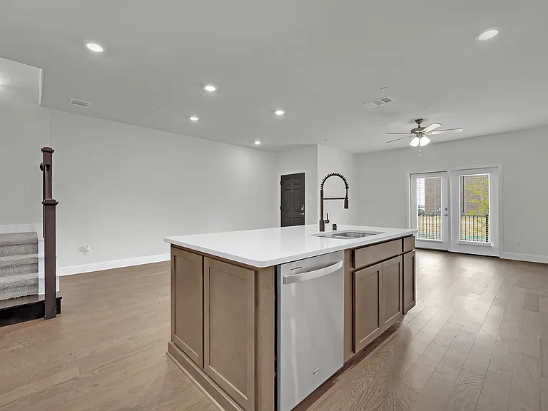 7929 Bayside Dr — Photo 9