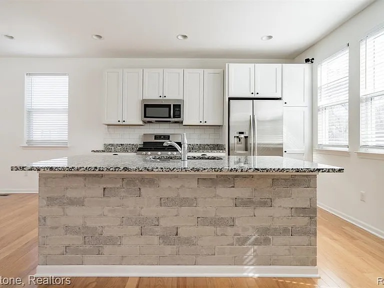 512 Midland Blvd — Photo 10