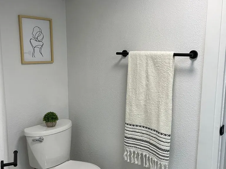 The White House Apts — Photo 7