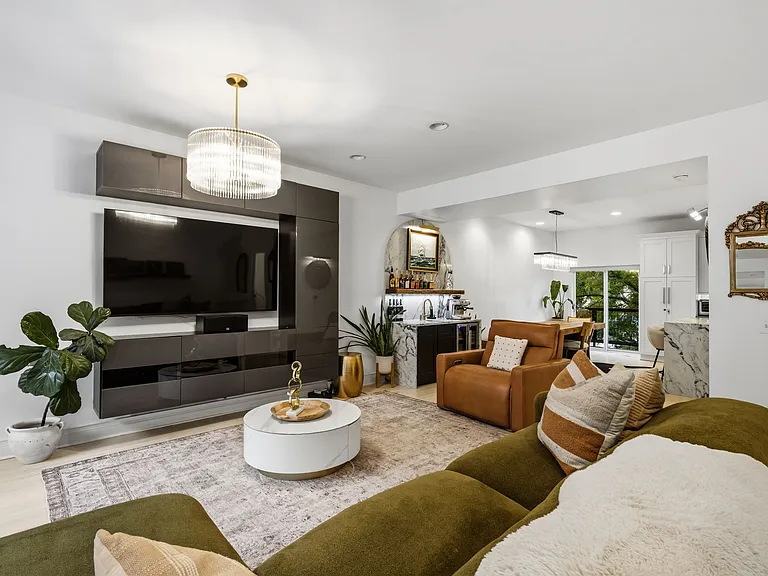 2237 W Madison St #5 — Photo 10