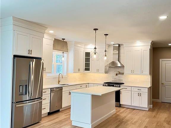 2nd image of 5 Harmony Ln