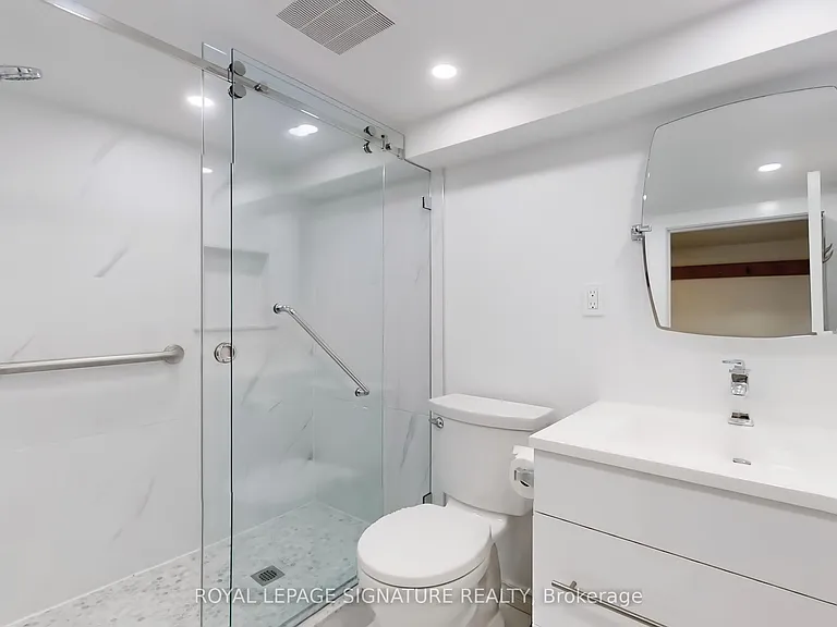 247 Palmerston Ave #LOWER — Photo 9
