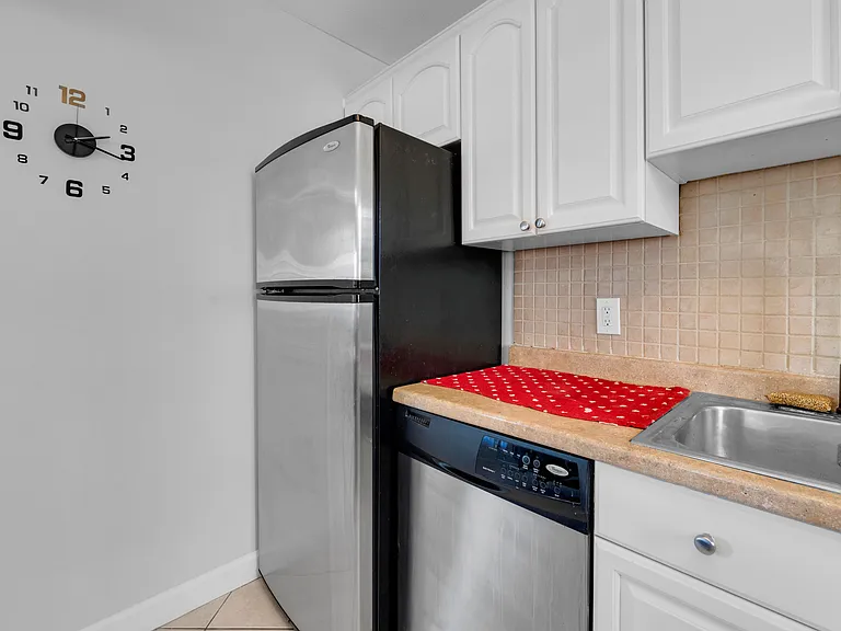 415 NE 2nd St #209 — Photo 27