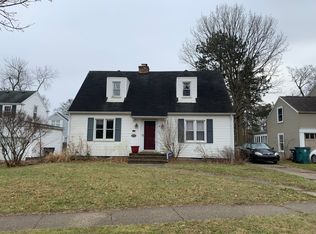 824 Chittenden Dr, East Lansing, MI