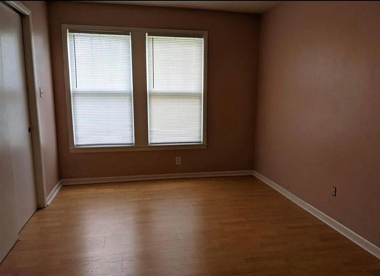1405 Pierce Ave — Photo 2