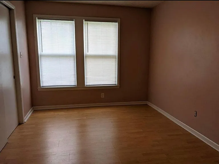 1405 Pierce Ave — Photo 2