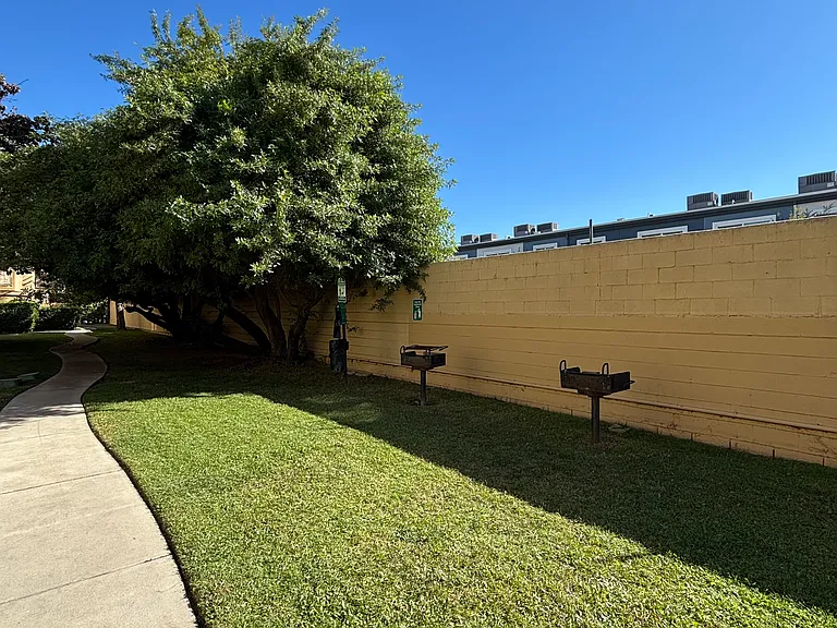 7521 Simpson Ave #212 — Photo 8