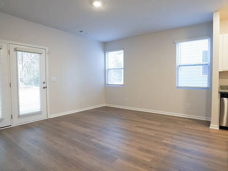 129 Cecil Rd — Photo 8