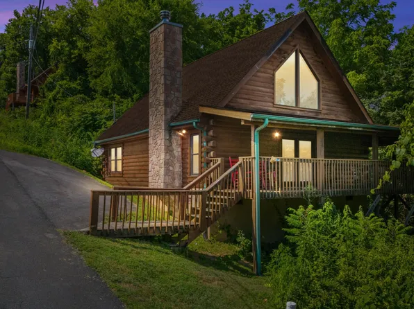 2213 Eagle Feather Dr, Sevierville, TN 37876