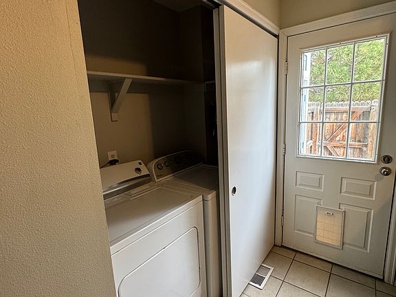 In unit washer and dryer!