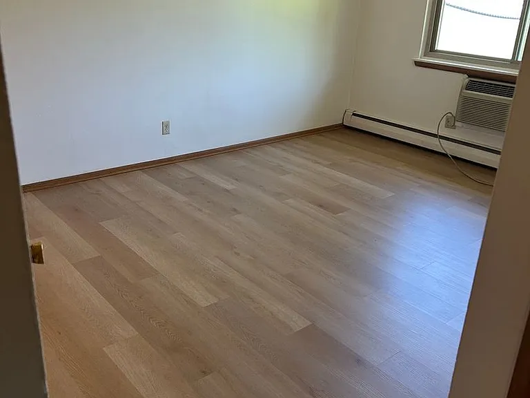 4215 S Vermont Ct — Photo 5