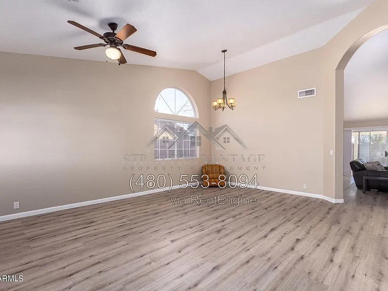 2195 E Sherri Dr — Photo 2
