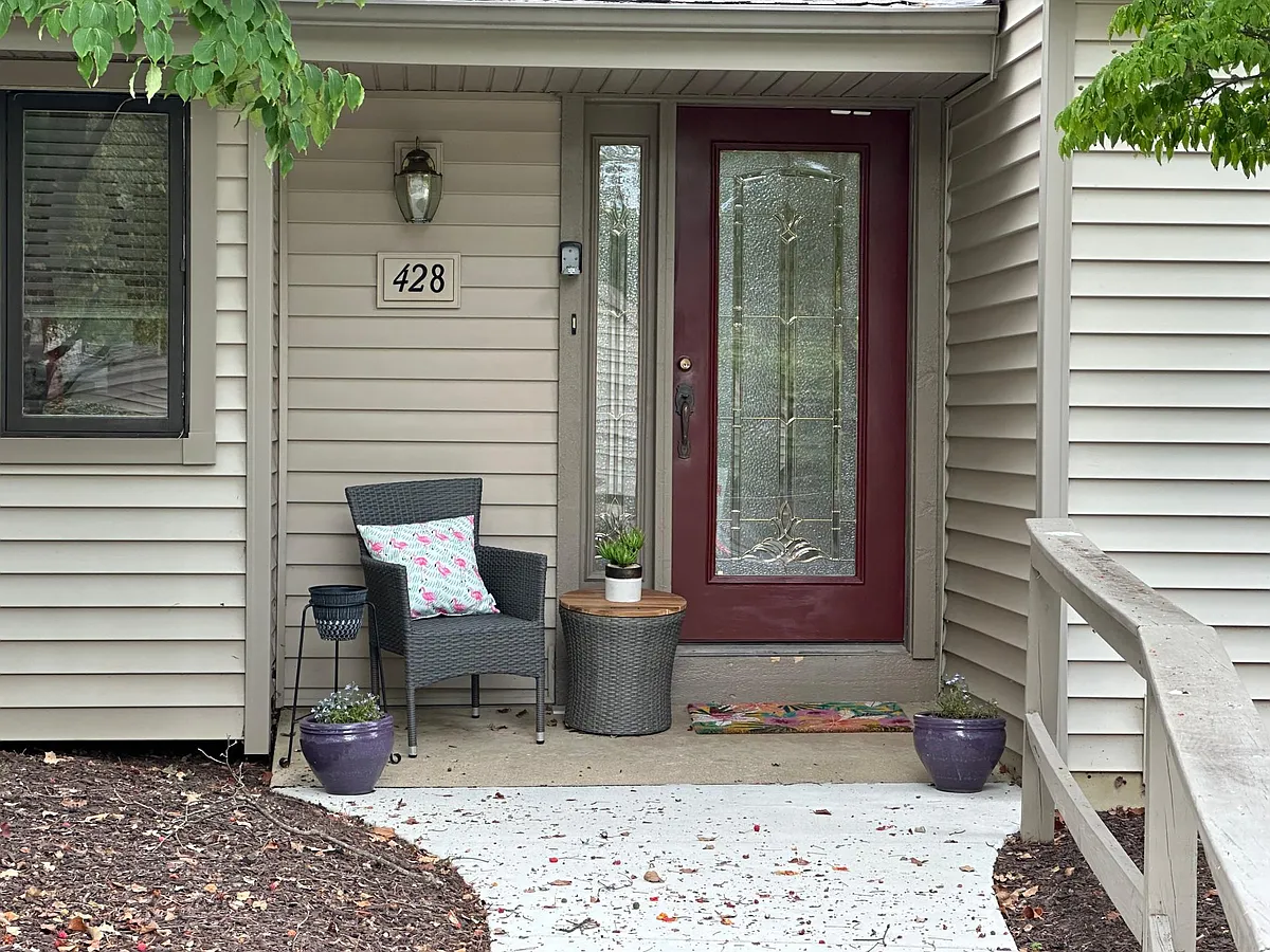 Front Porch - 428 Eaton Way