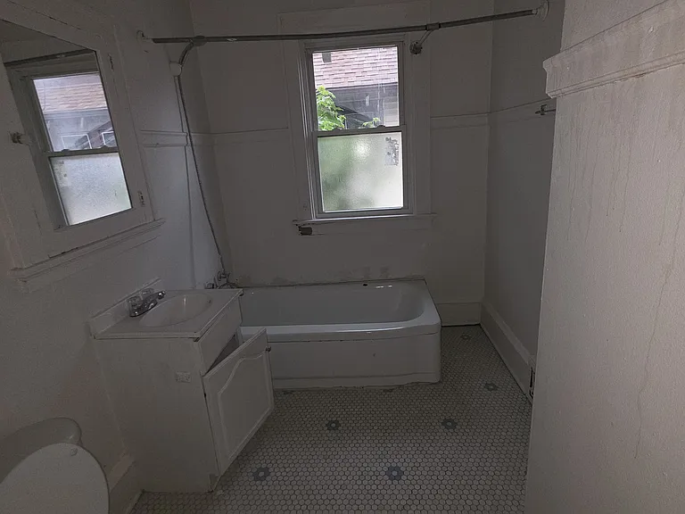 2645 N 45th St #UPPER — Photo 5