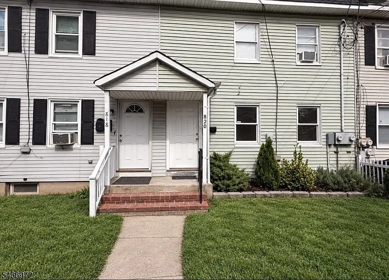 820 E Hazelwood Ave — Photo 1