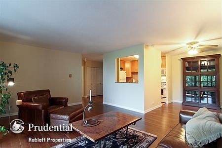 4th image of 1110 Grove St APT 3D