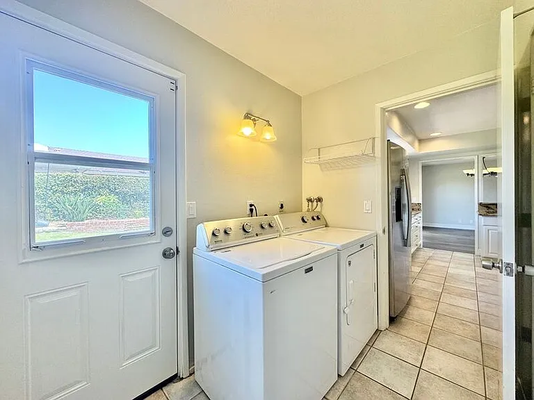 1530 Rogue St — Photo 21