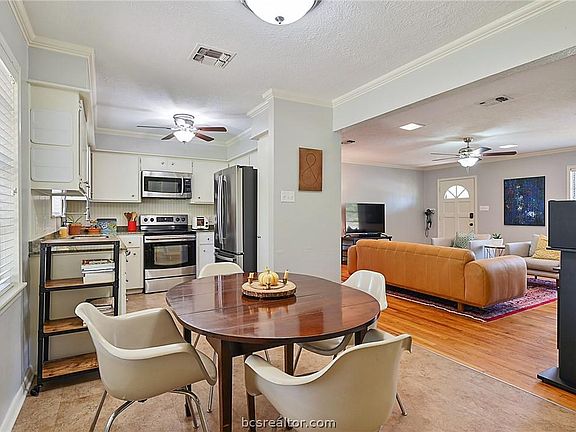 5th image of 802 Gilchrist Ave
