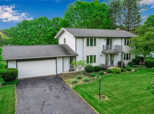 10 Kalleston Dr, Pittsford, NY 14534