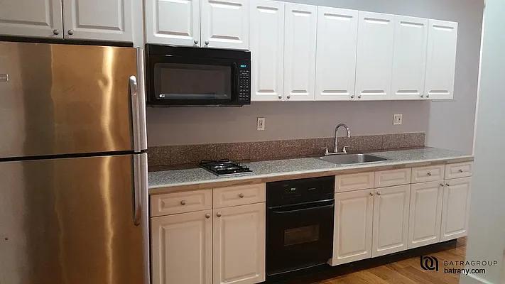 Rented by Batra Group Inc | media 39