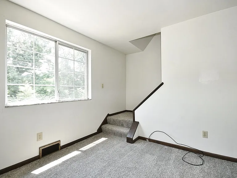 427 Manor Rd #3 — Photo 8