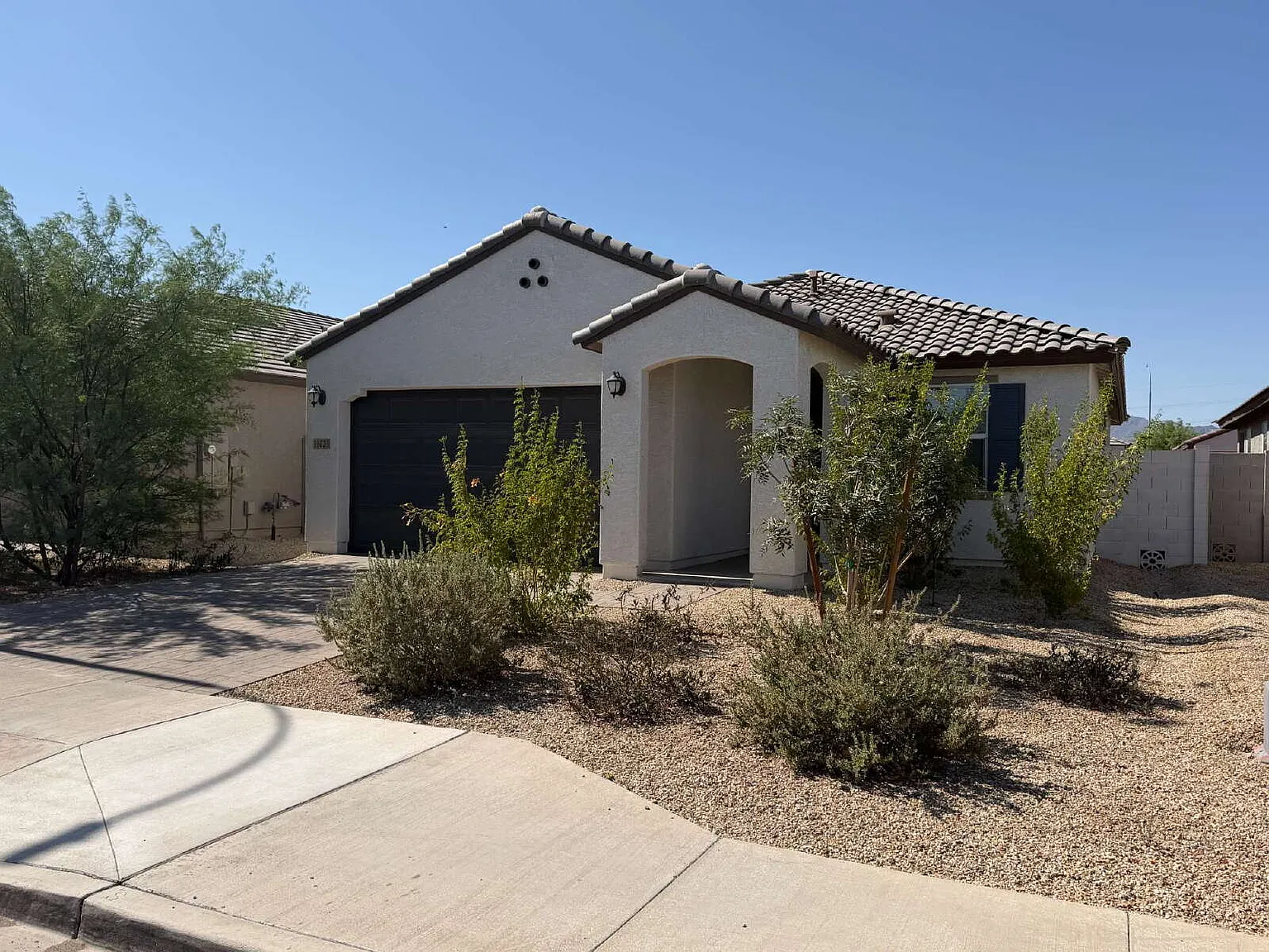 3 bed, 2.0 bath, 1411 sqft, $2,045 — Photo 1
