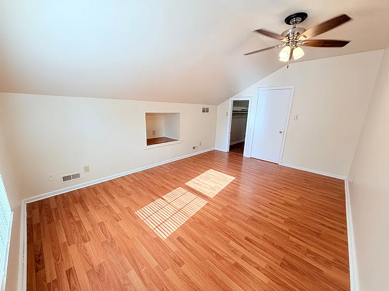 2035 N Graham Ave — Photo 27