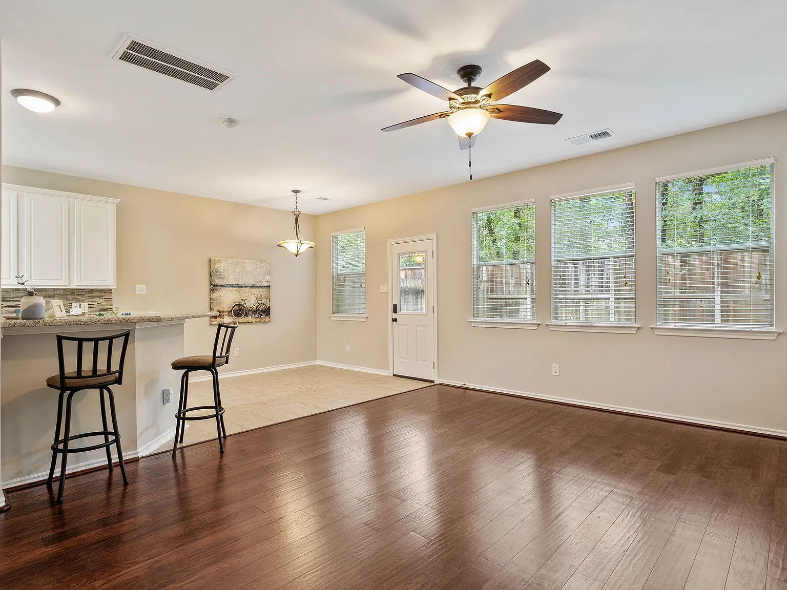 3 bed, 2.5 bath, 1644 sqft, $2,000 — Photo 3