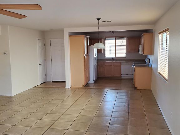 3rd image of 7309 S 37th Gln