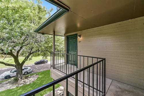 Spring Hill Village Apartments Photo 1