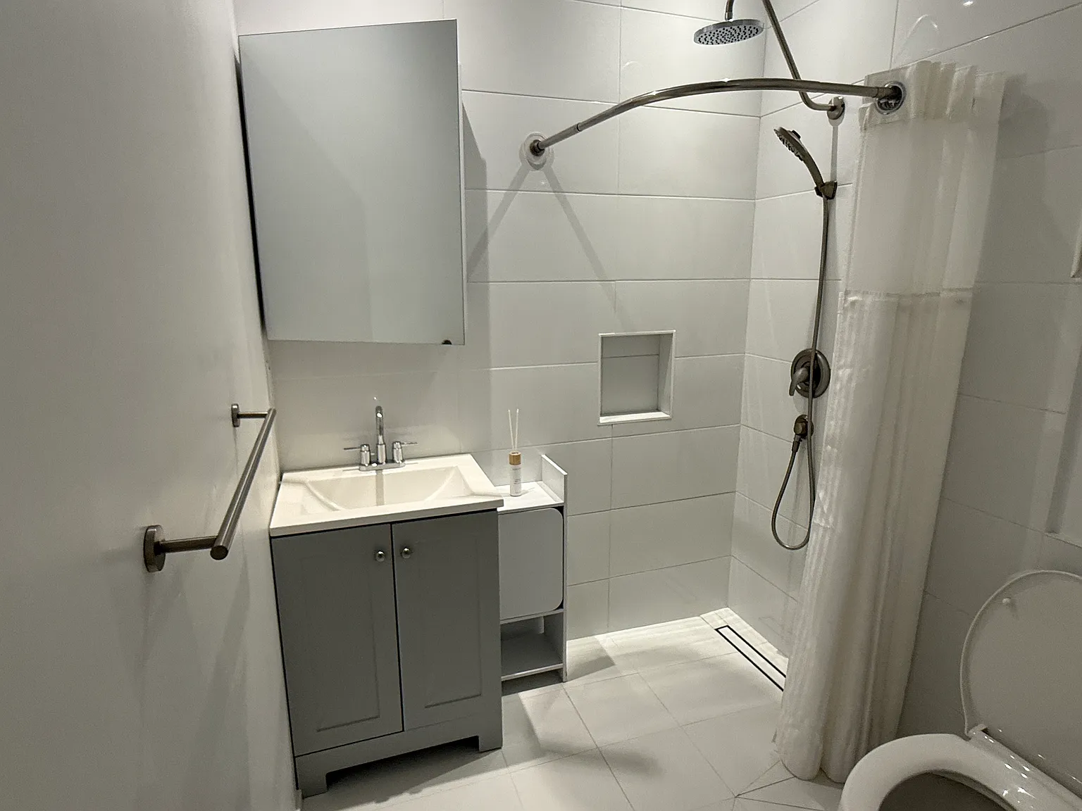 2 bed, 800 sqft, $2,900 — Photo 3