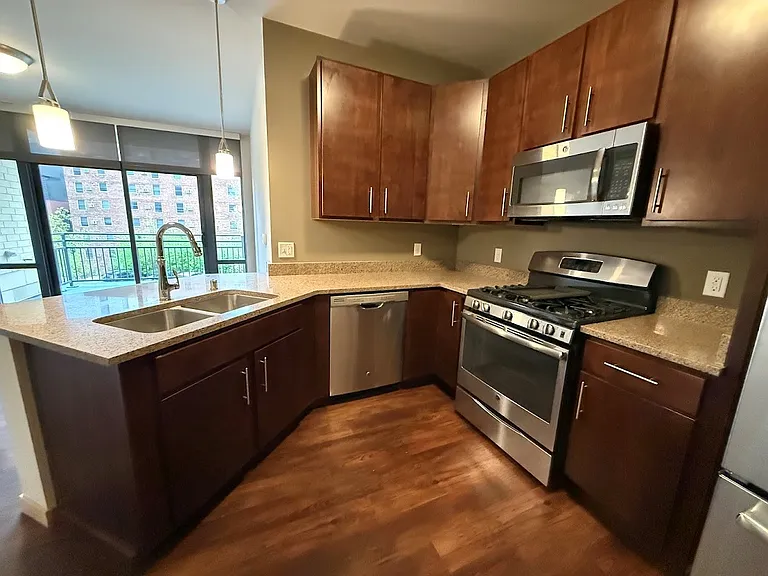 Venture Luxury High Rise — Photo 25