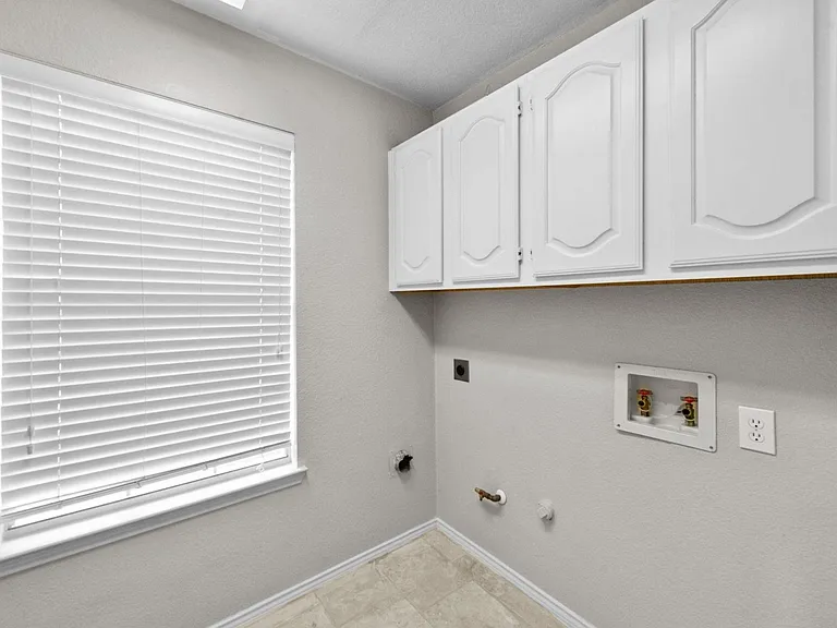 2421 Kittyhawk Dr — Photo 34