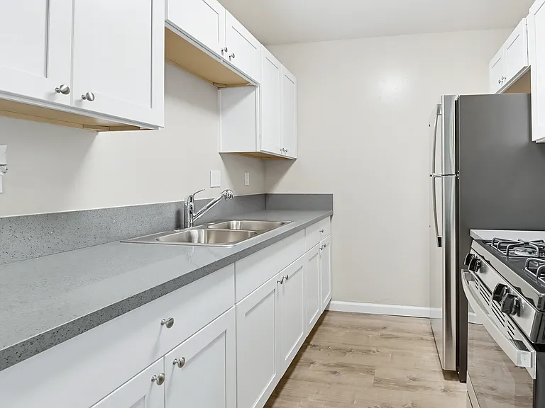 Camelot Apartments — Photo 23