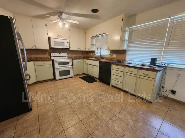 3870 Steele Ave, Lincoln, NE 68510