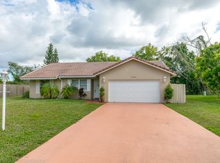 21040 Chinaberry Dr, Boca Raton, FL 33428