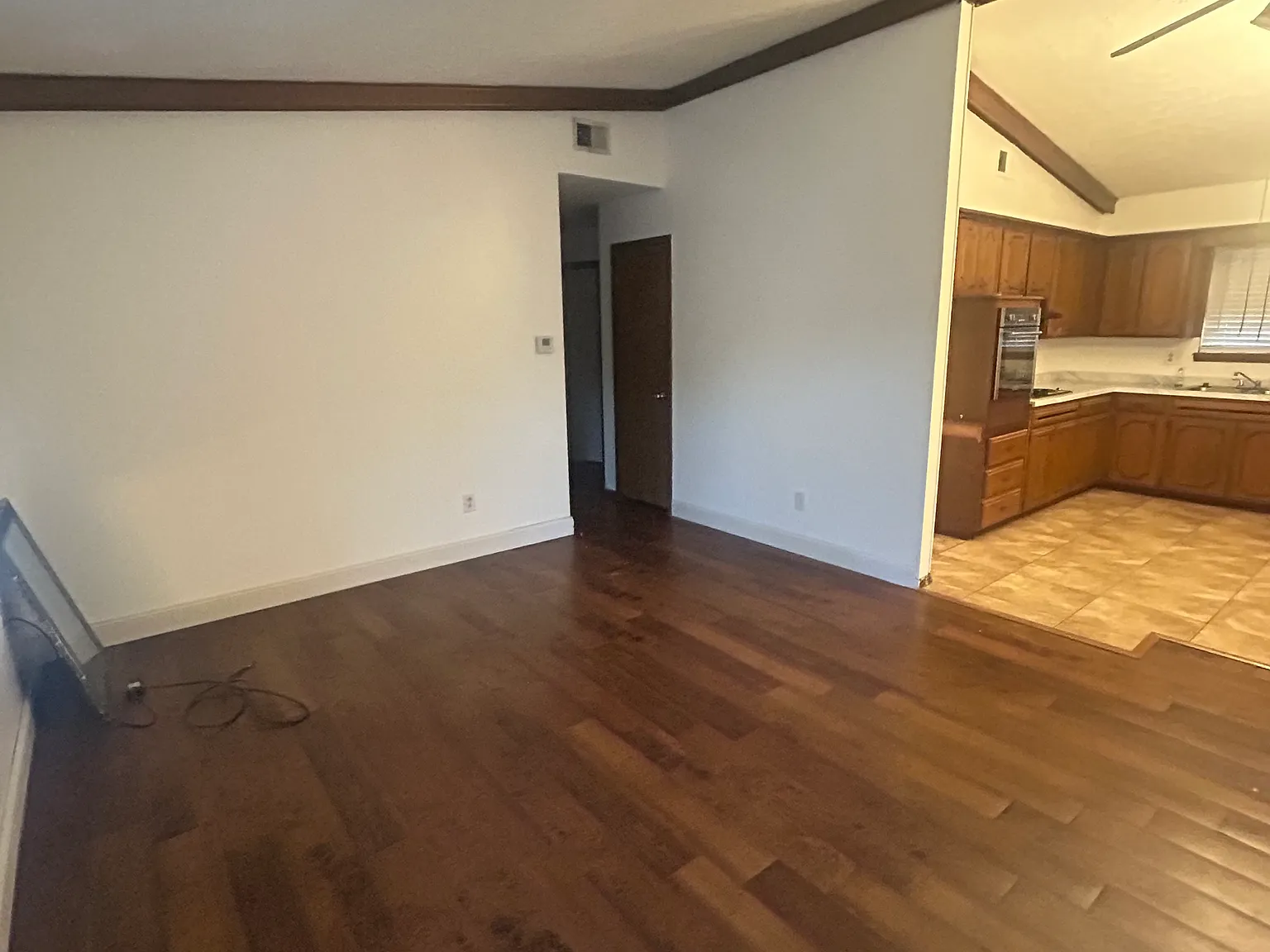 3 bed, 837 sqft, $1,200 — Photo 2