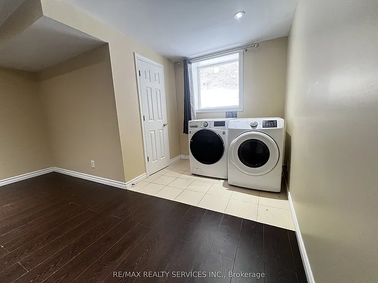 7 Glengowan St #BASEMENT — Photo 9