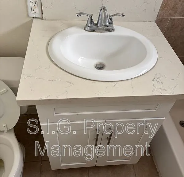 417 E Elmwood Ave #B — Photo 12