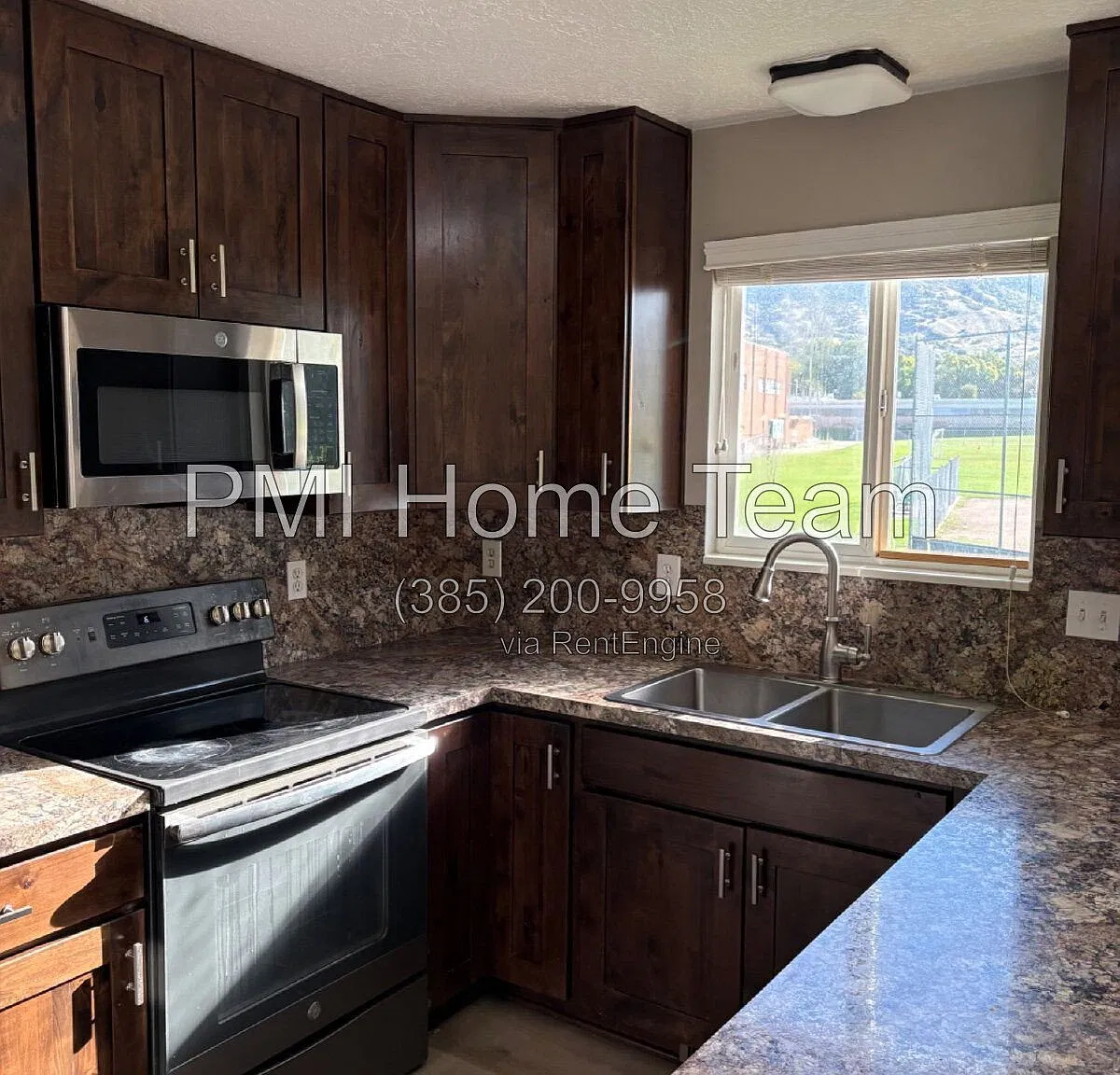 3 bed, 1.5 bath, 1280 sqft, $1,550 — Photo 1