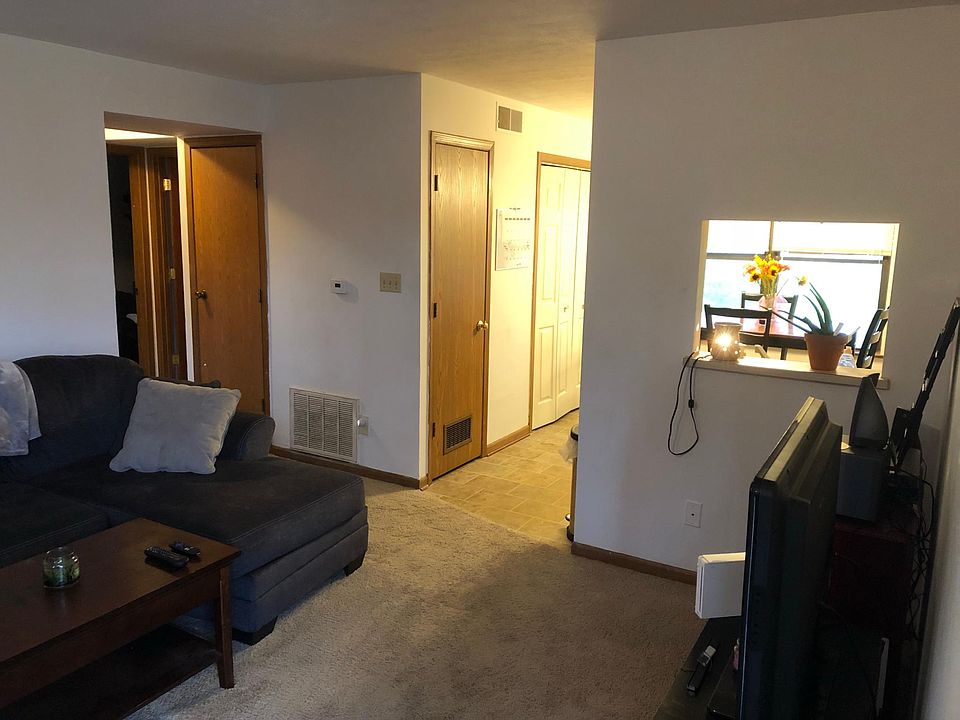 Entryway - living room